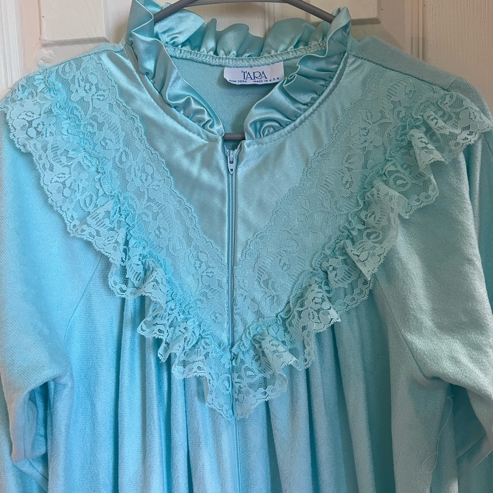TARA Vintage Nightgown Housecoat Beautiful Blue